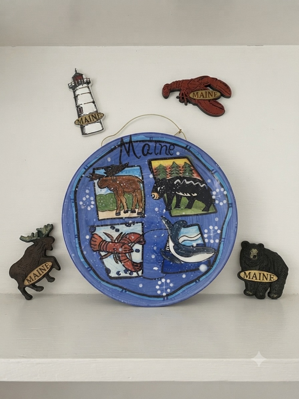 Maine Souvenir Plate Display & Magnets - Lobster, Moose, Lighthouse, Bear 9"